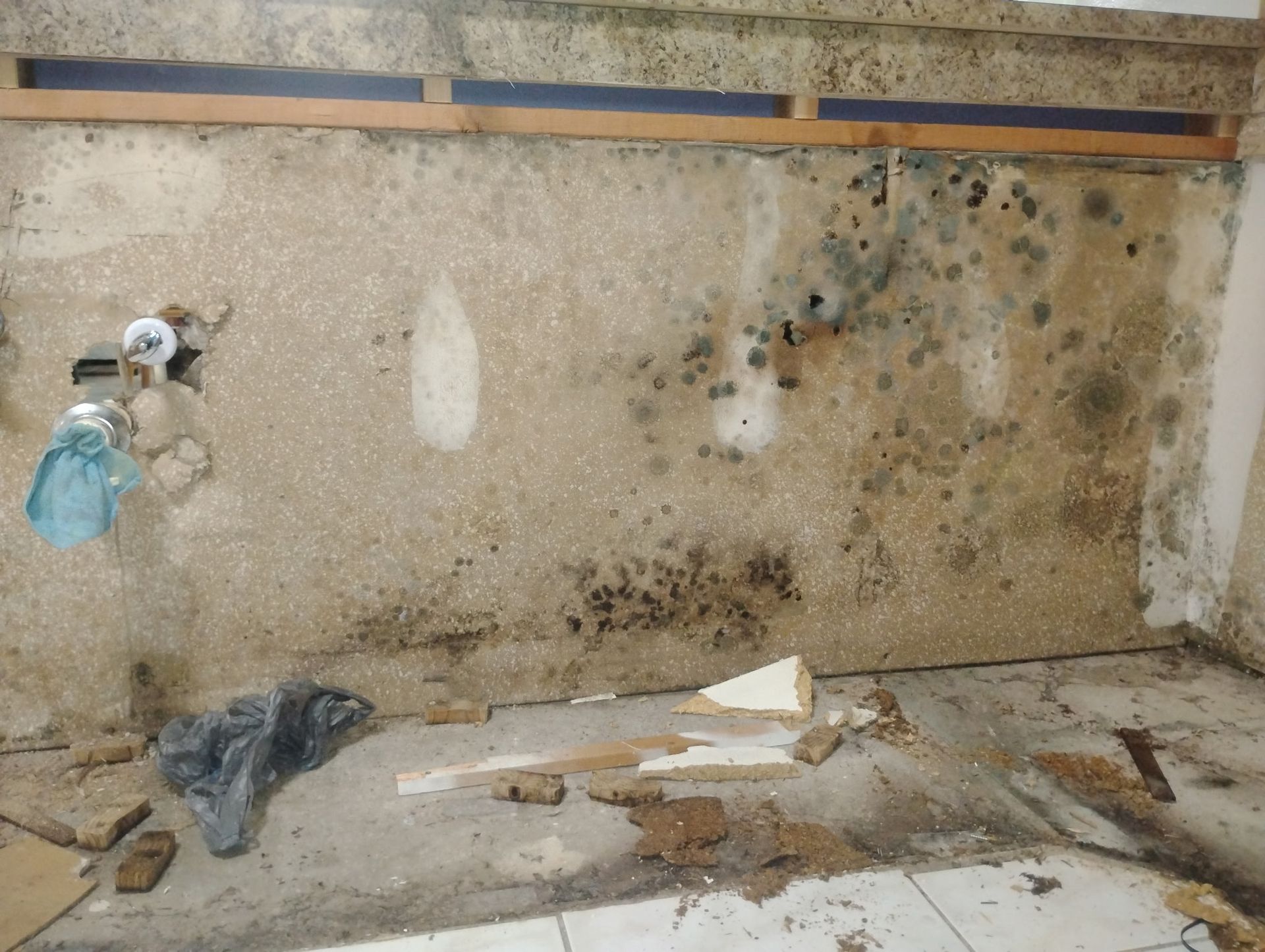 A dirty room with a dirty wall and a dirty floor