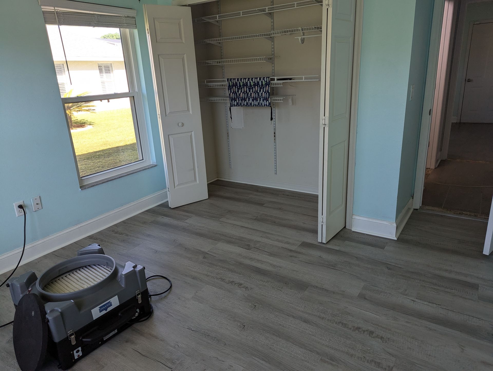 There is a machine in the middle of the room.