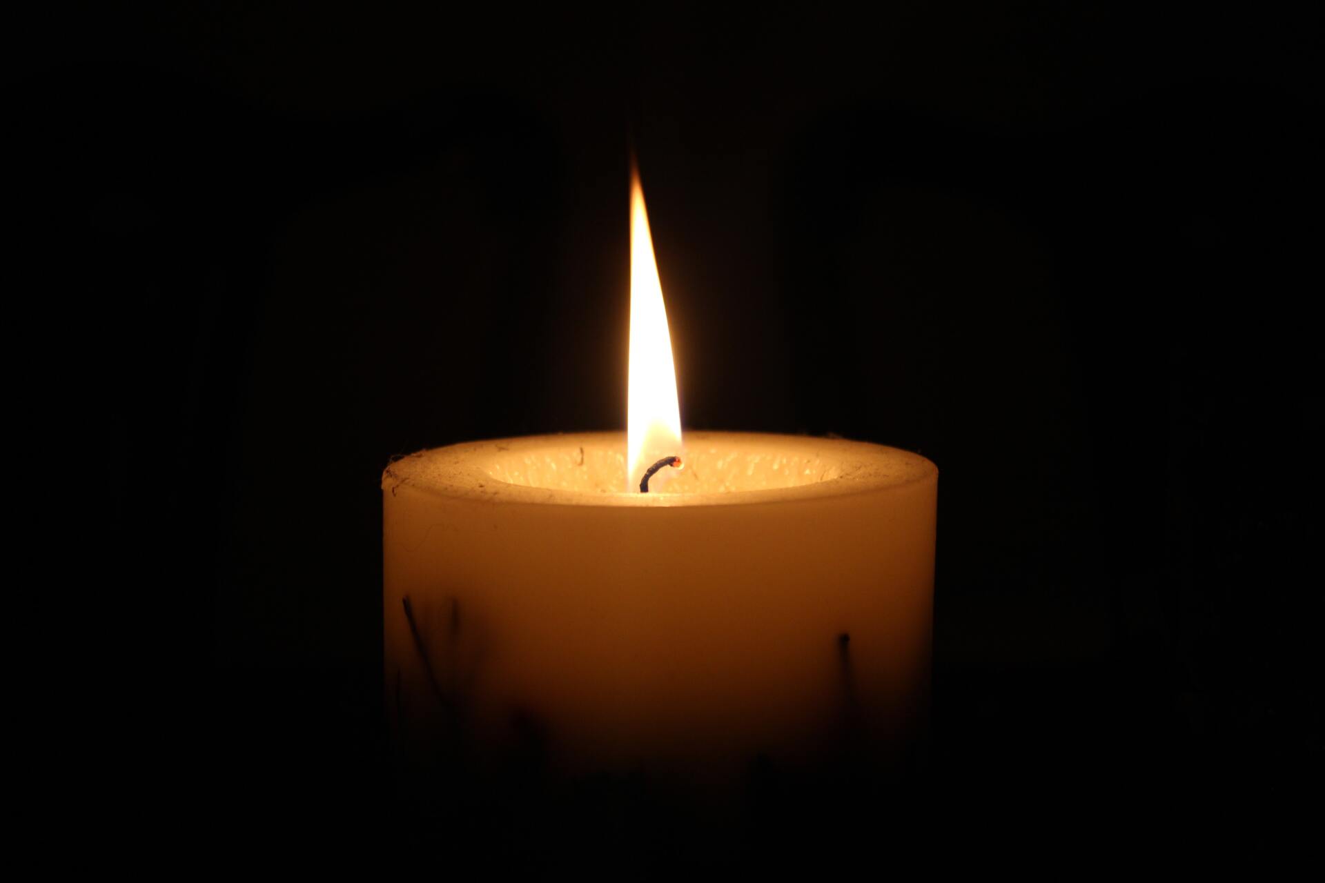 Jewish mourning steps candle