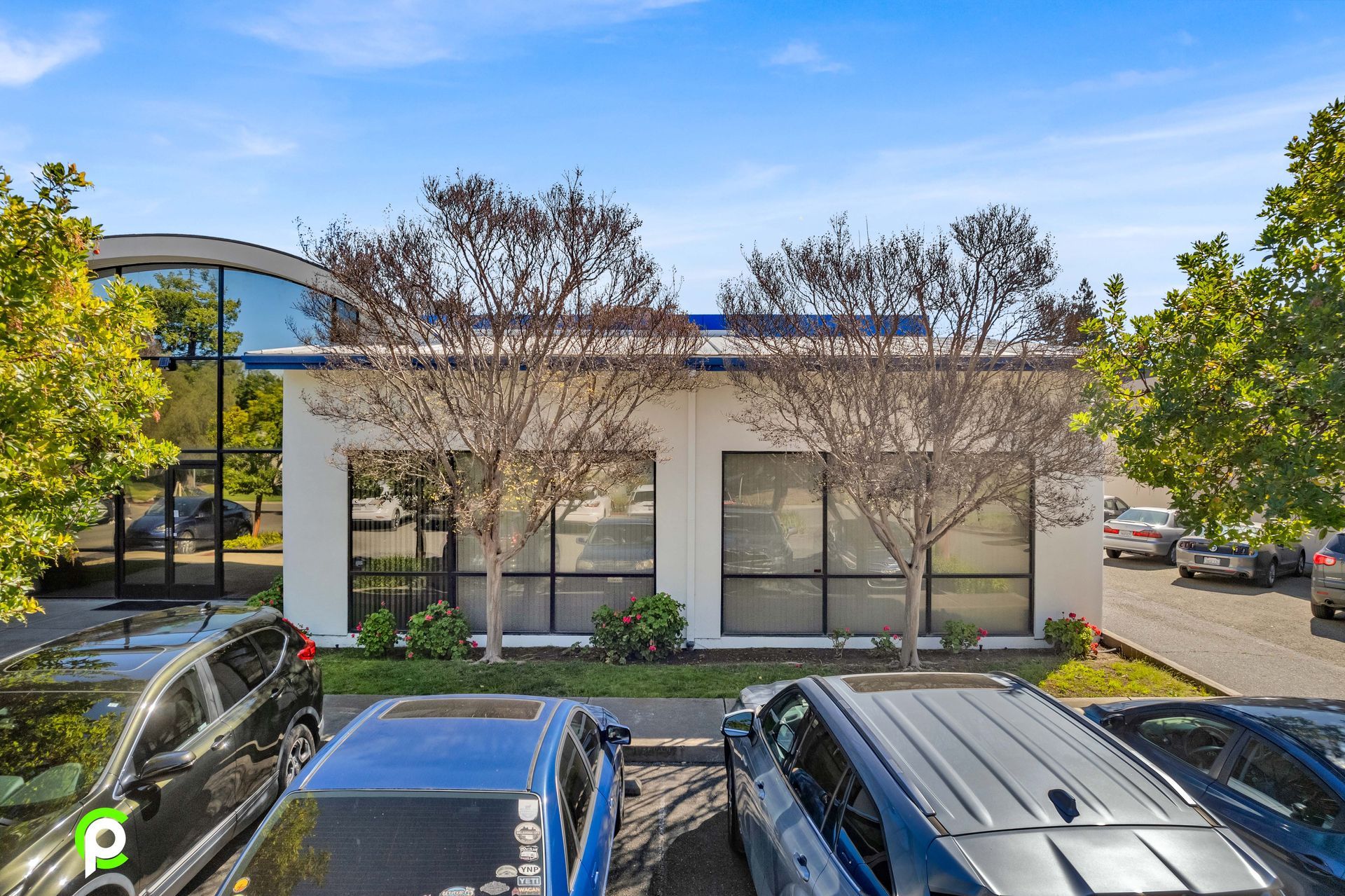 A building with a lot of cars parked in front of it.