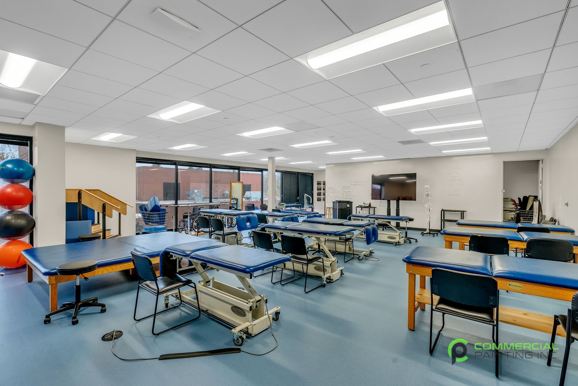 There are many tables and chairs in this room.