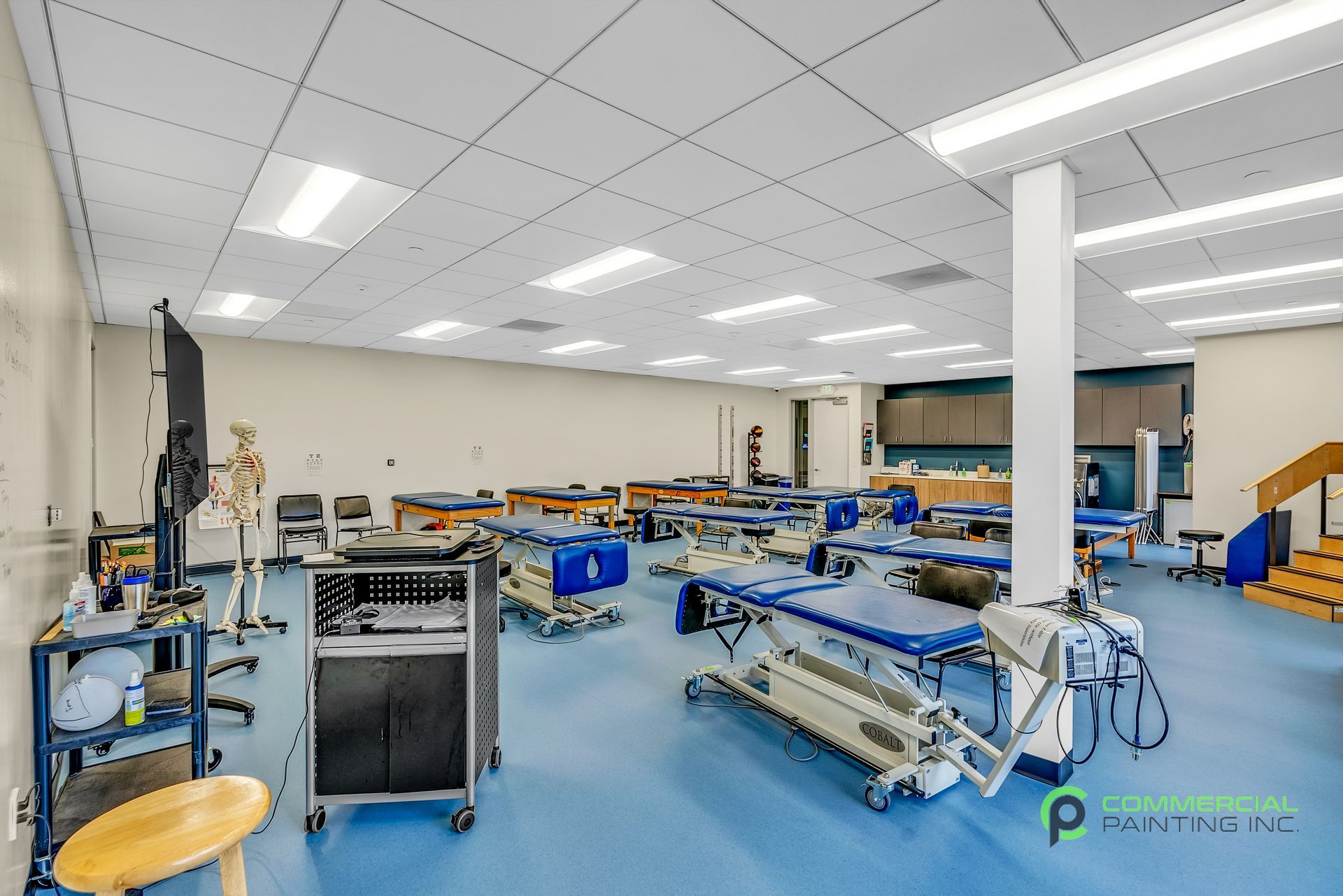 A large room with a lot of tables and chairs in it.