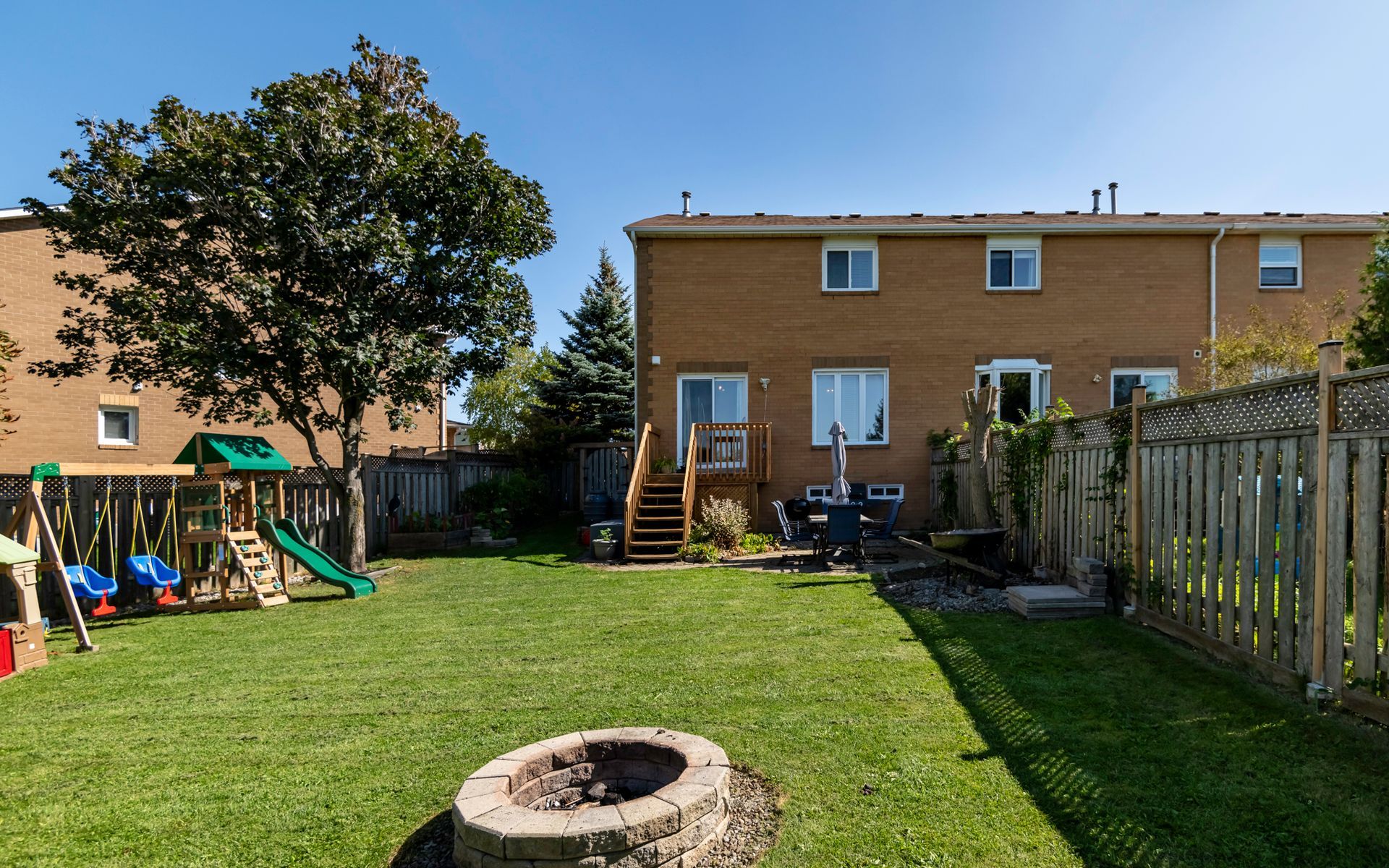 There is a fire pit in the backyard of a house.
