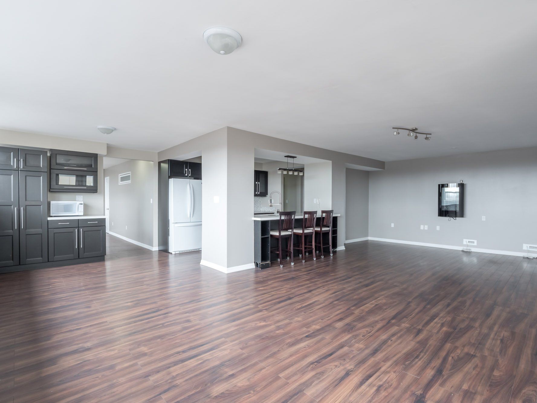 An empty house for sale before virtual staging