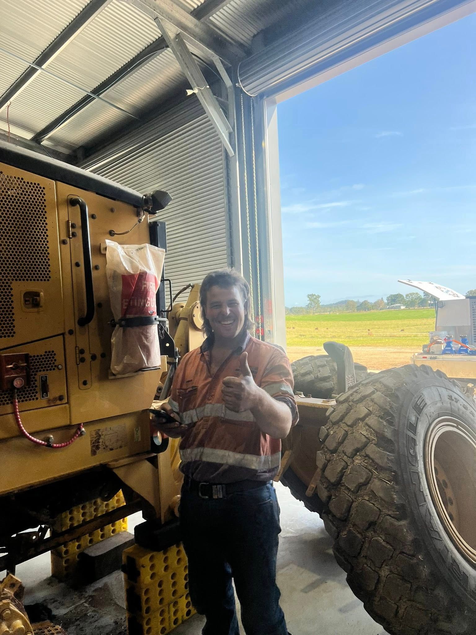 Mechanic Smiling, Giving Thumbs-up — HOLESHOT Diesel In Roma, QLD