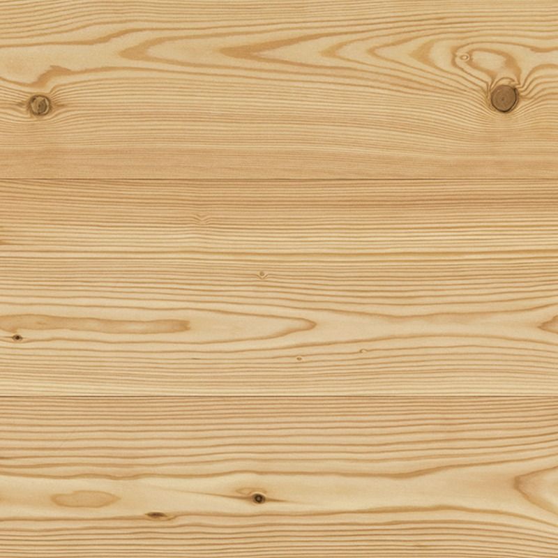 Tavole di legno con venature e nodi visibili, colore marrone chiaro.