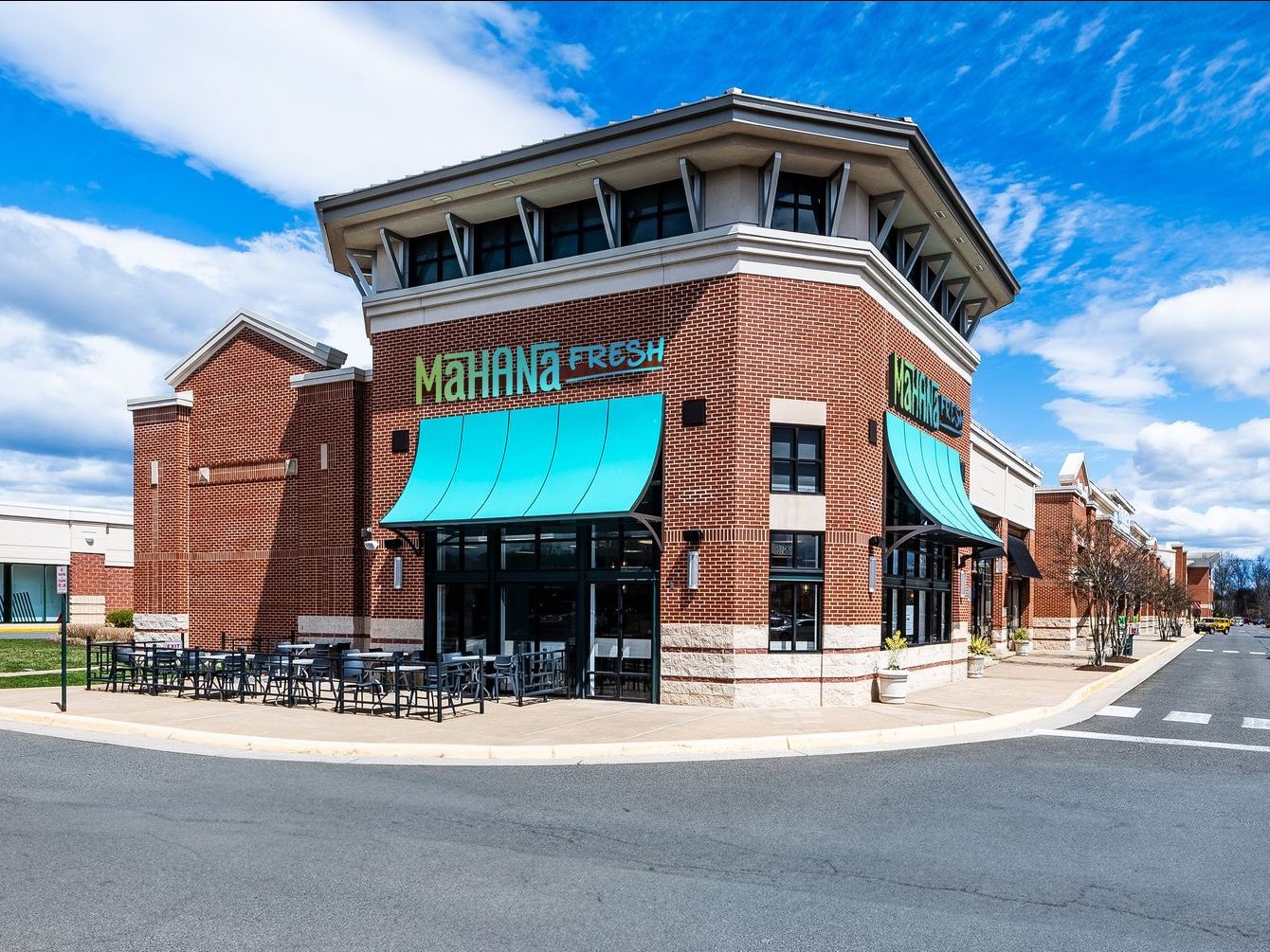 A brick building with a green awning that says mahi mahi on it