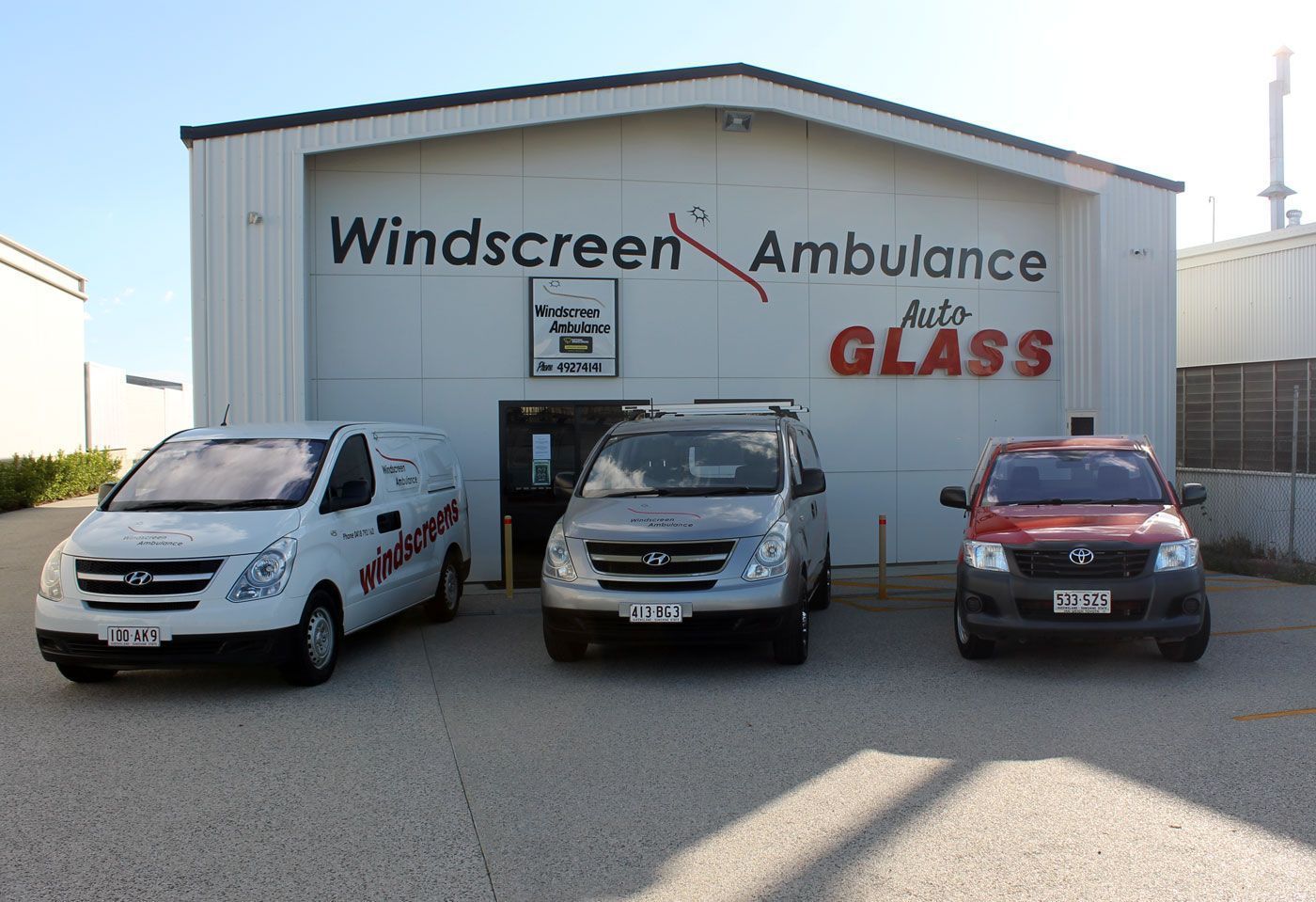 Three Cars Are Parked In Front Of A Building That Says Windscreen Ambulance Auto Glass — Windscreen Ambulance In Kawana, QLD