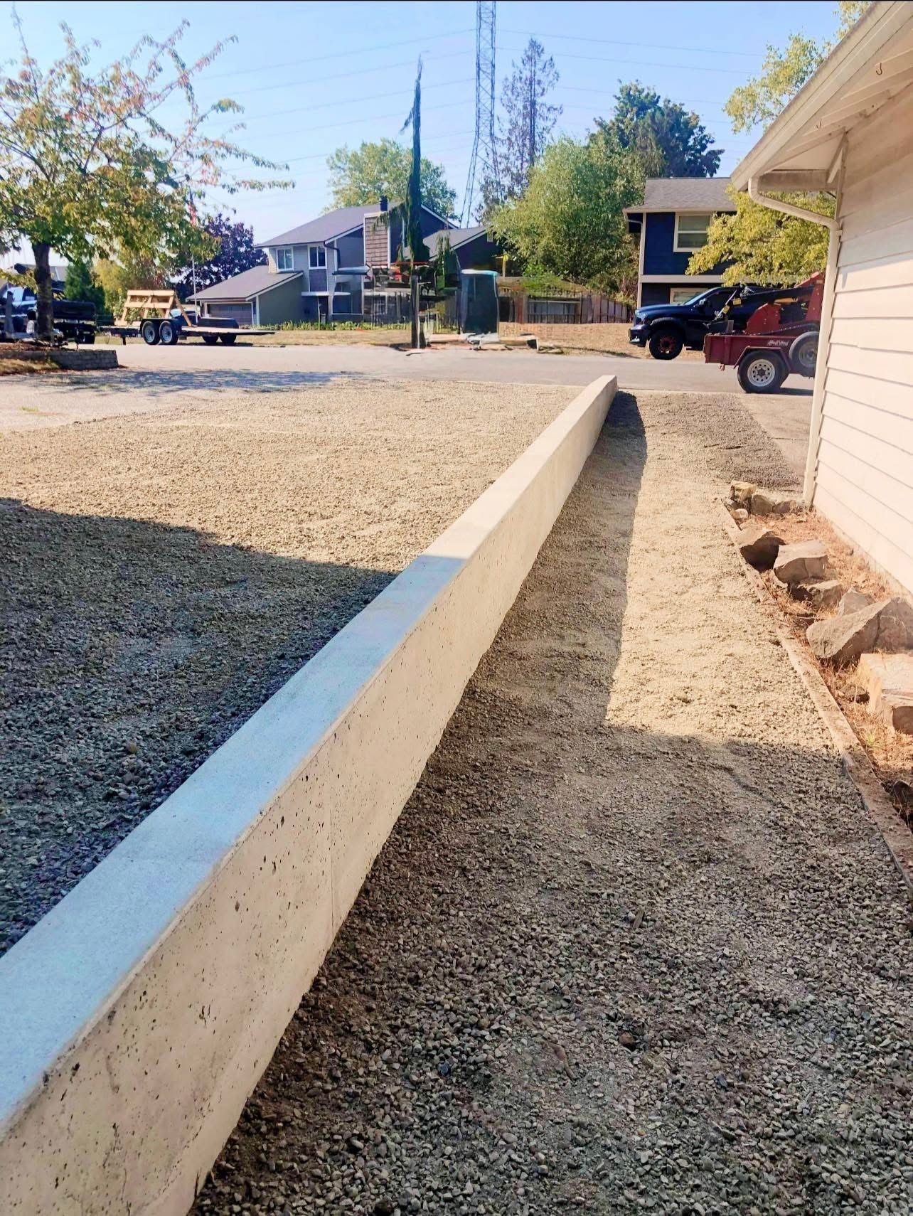Poured concrete retaining wall