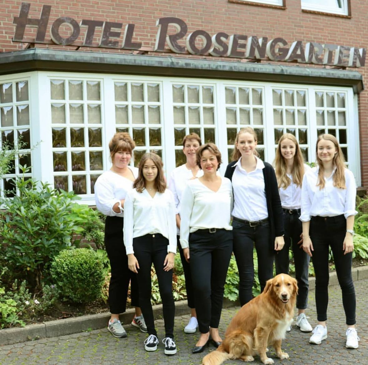 Maike Randel und das Team vom Hotel Rosengarten im Alstertal von Hamburg 