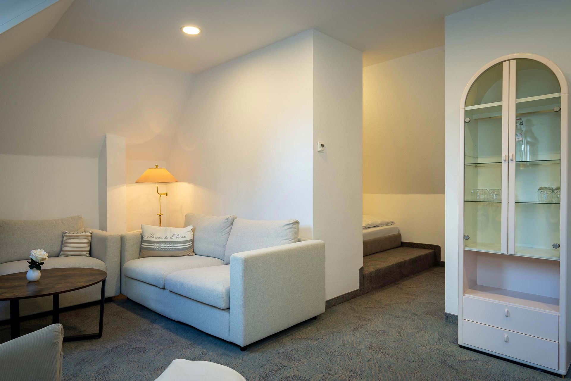 Entspannen im Wohnzimmer des Apartments im Boutique Hotel Rosengarten  in Poppenbüttel
