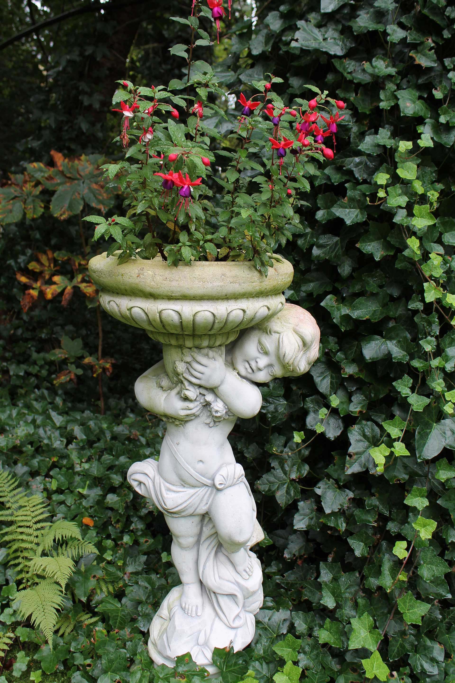 Putte im Garten des Boutique Hotel Rosengarten in Poppenbüttel im Alstertal von Hamburg