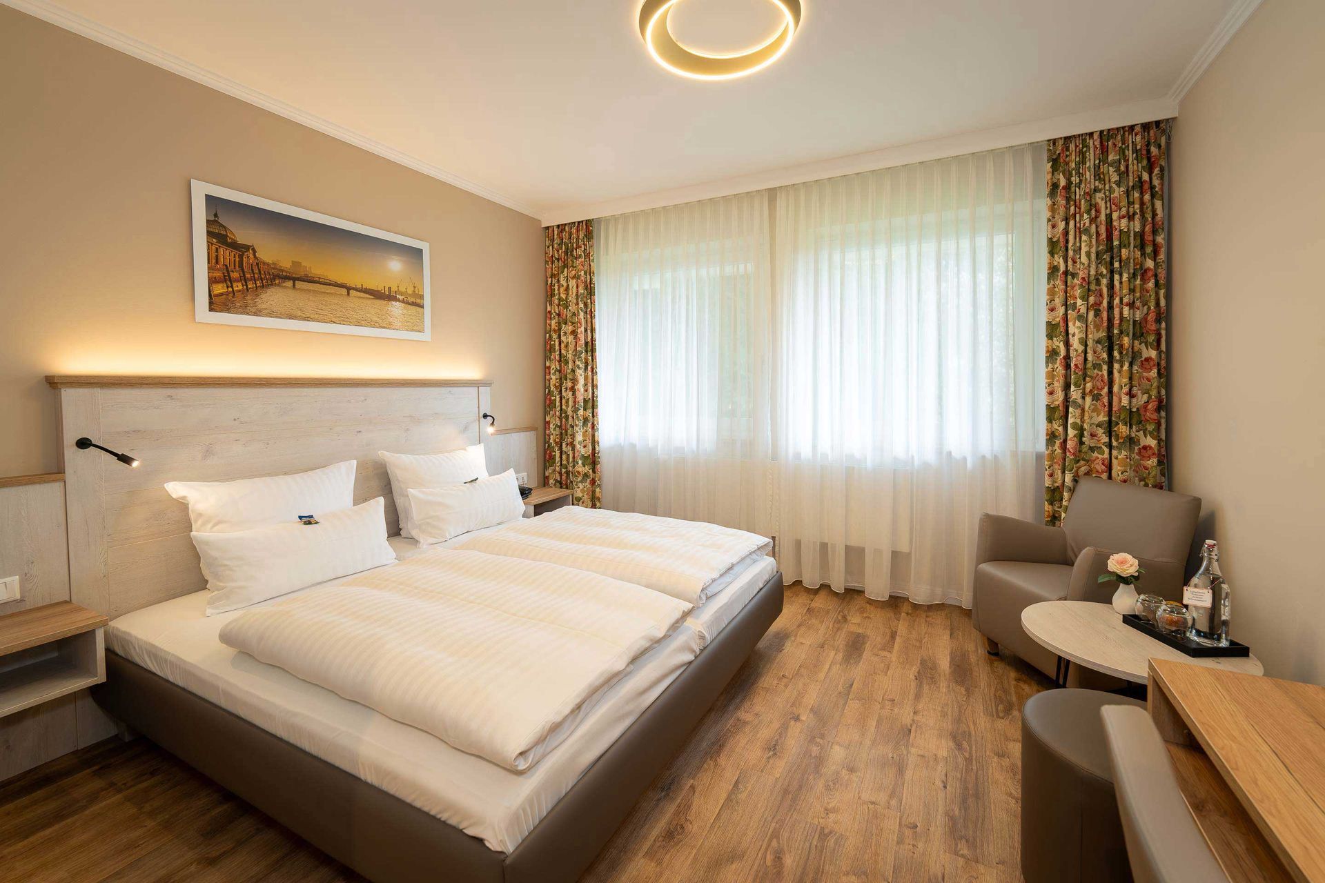 Doppelzimmer zum Garten im Boutique Hotel Rosengarten in Hamburg Wellingsbüttel / Poppenbüttel.