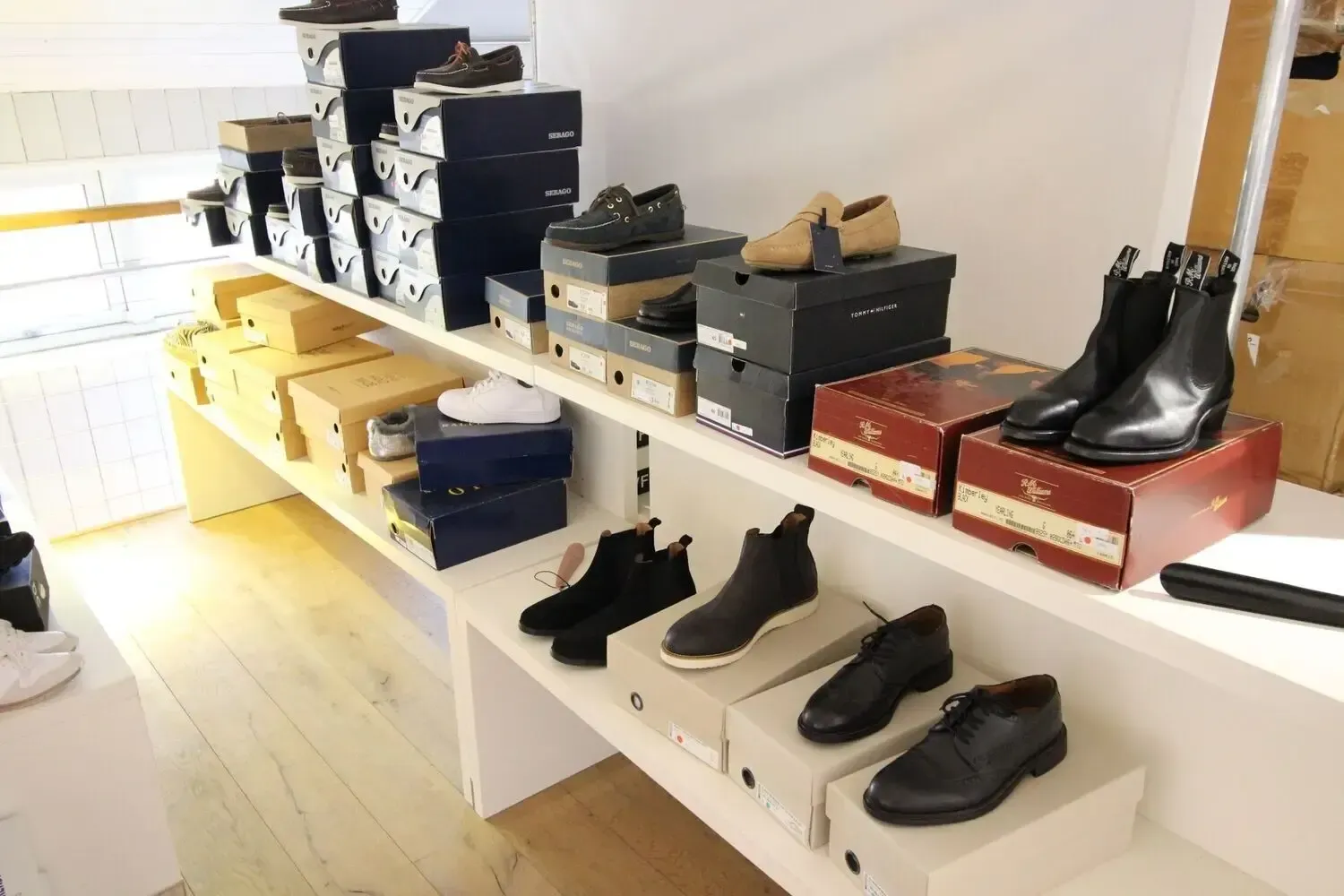 Sko, bælter og andre detaljer til garderoben.