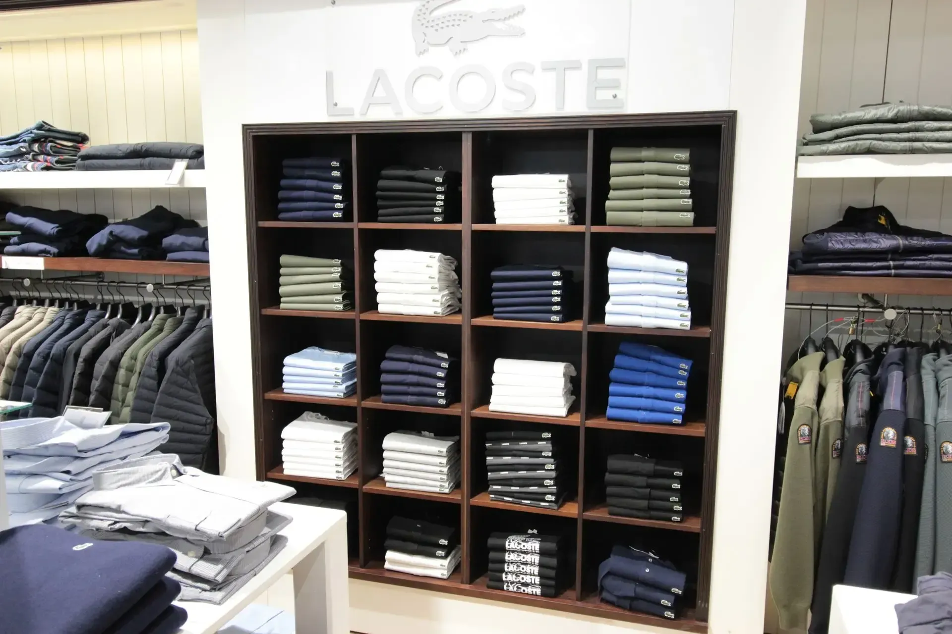 Lacoste tøj