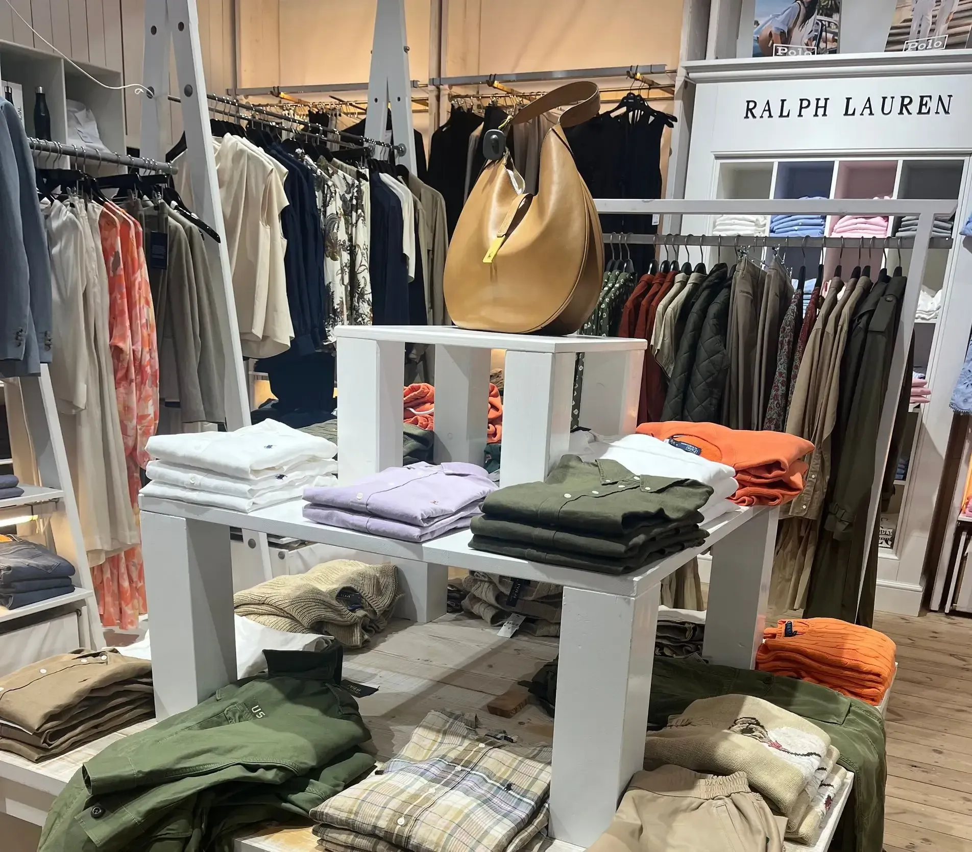 skjorter og tøj fra Hornbæk Skibshandel