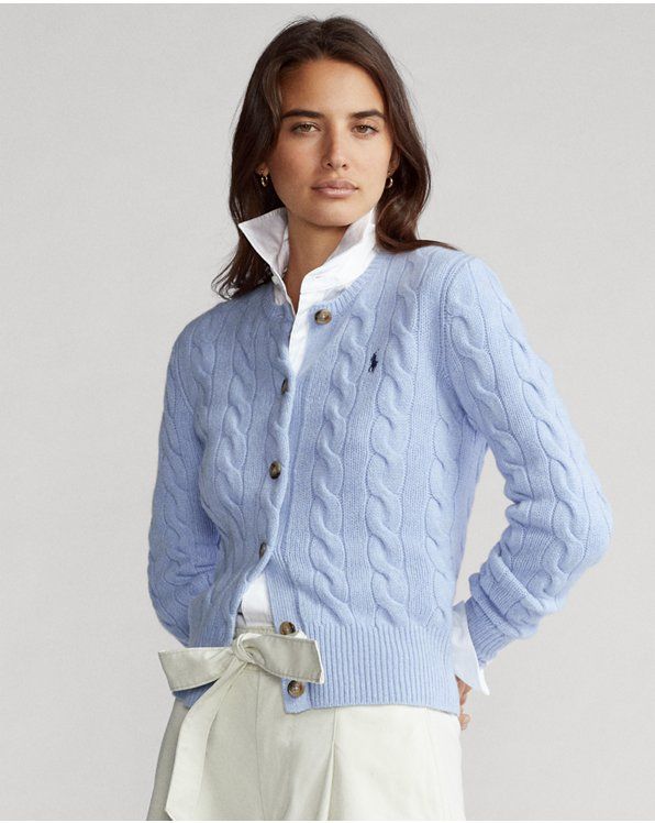 Bløde sweatre og cardigans i luksuriøse materialer.