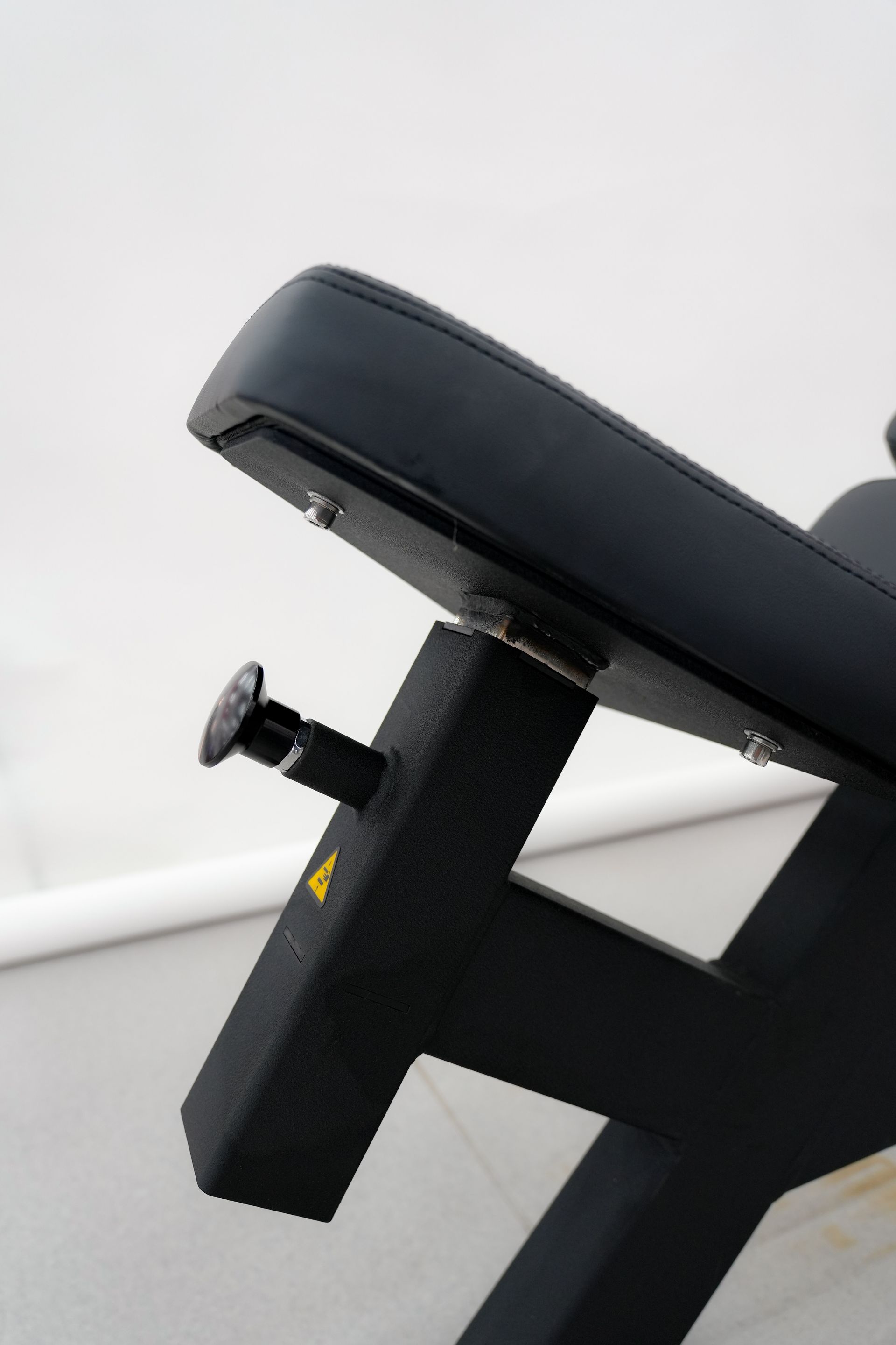 Strength EQ Plate loaded fly machine