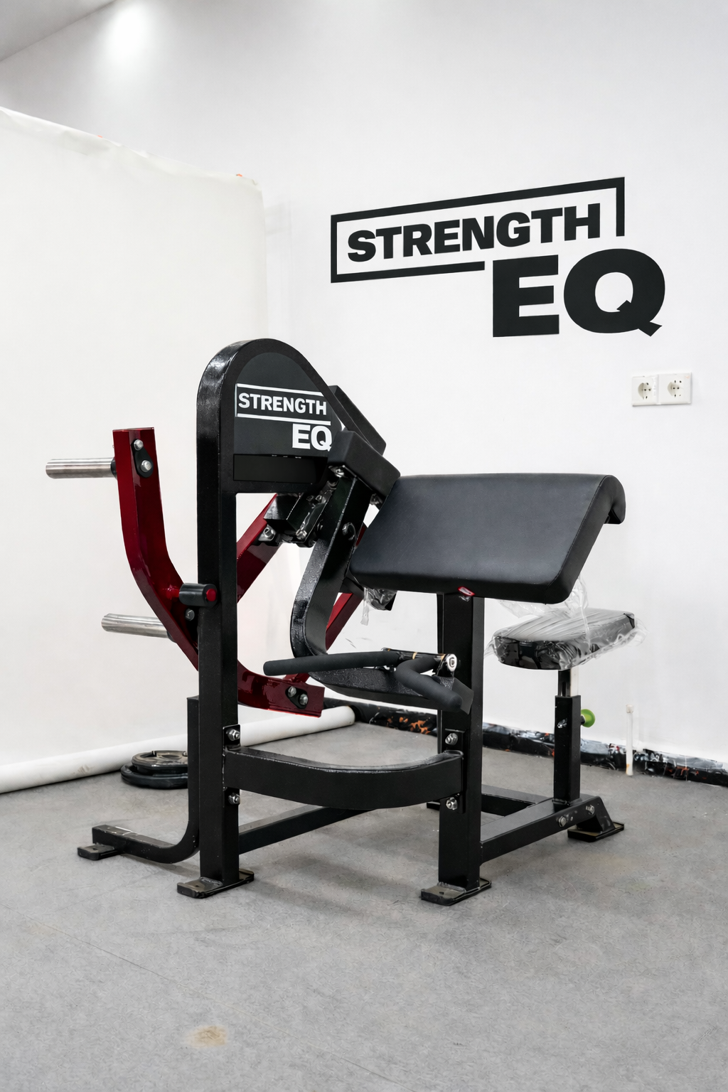 StrenthEQ Bicep curl Plate loaded