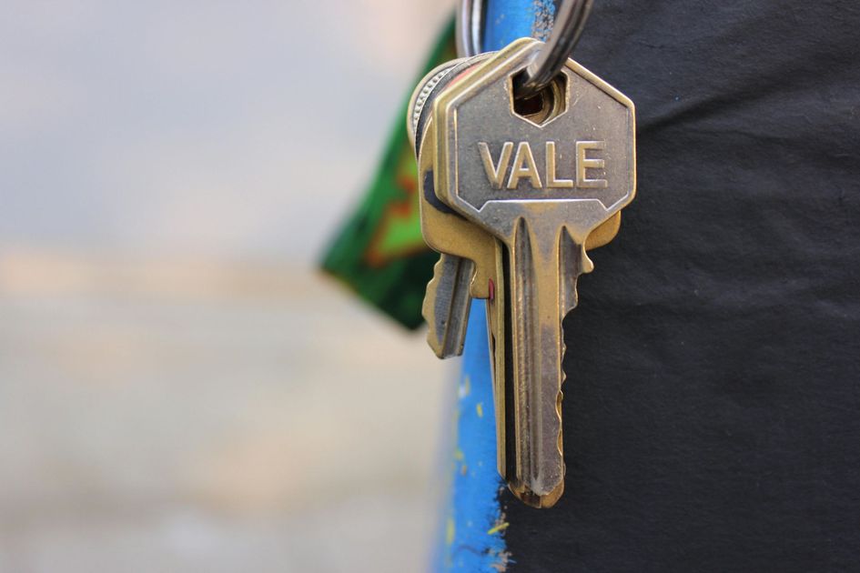 A key that has the word vale on it