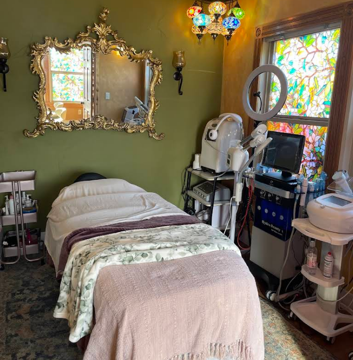 A room with a bed and a mirror on the wall