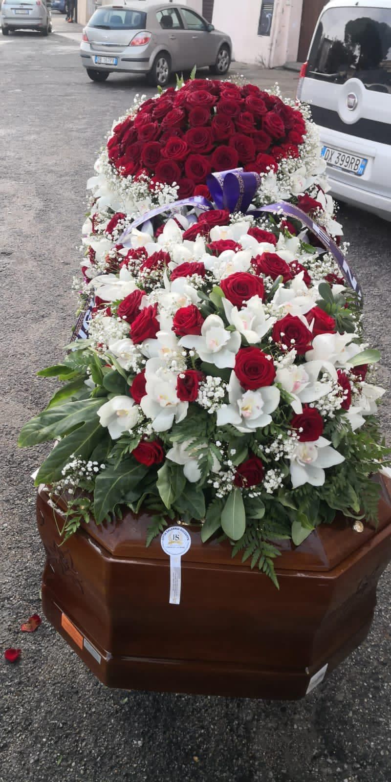 Copribara con fiori e rose rosse