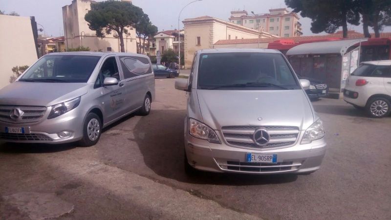 Auto funebre Mercedes