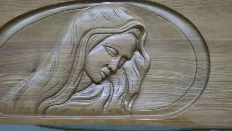 Dettaglio di intaglio sacro