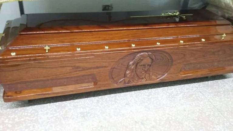 Cofano funebre con intaglio sacro