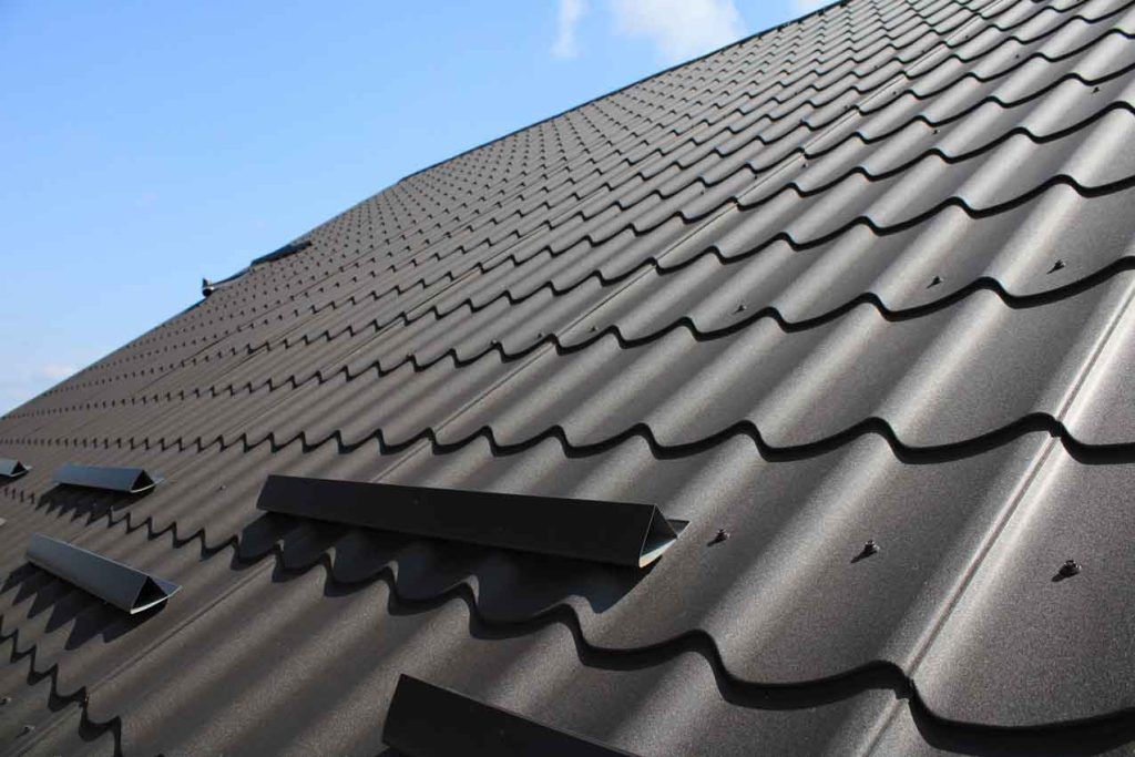 A close up of a roof with a blue sky in the background