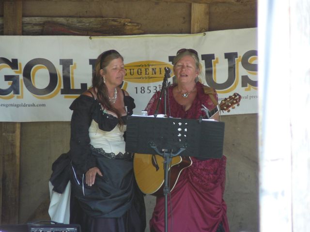 Female singers on stage