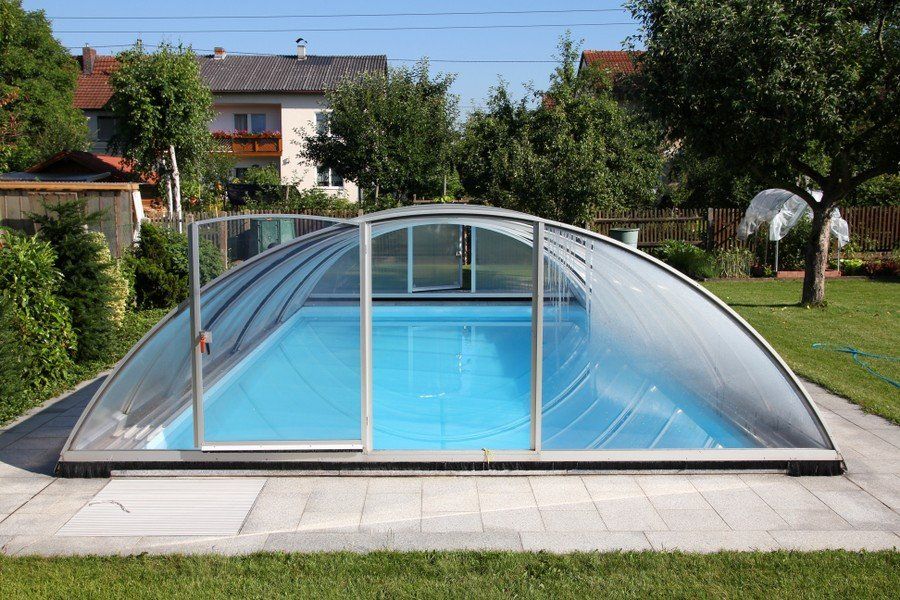 piscina pubblica dalla forma rettangolare