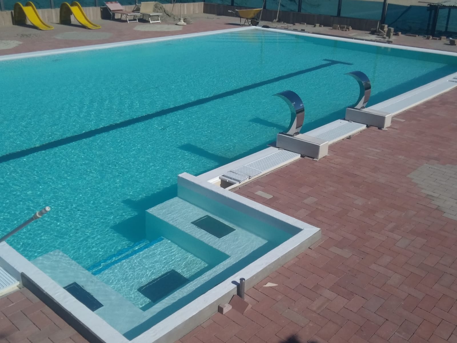 piscina pubblica su misura