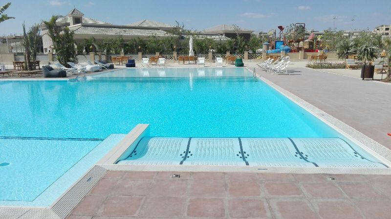 residence con piscina esterna