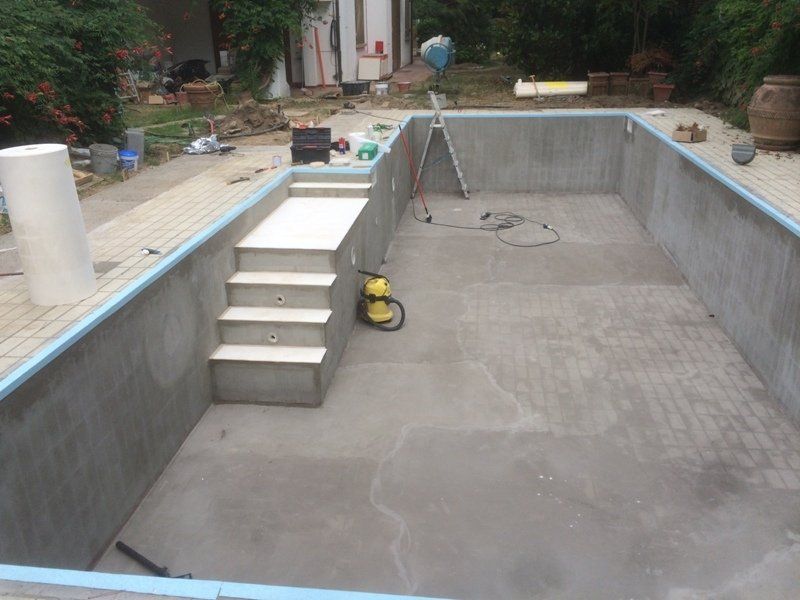 struttura piscina prima della posa delle mattonelle