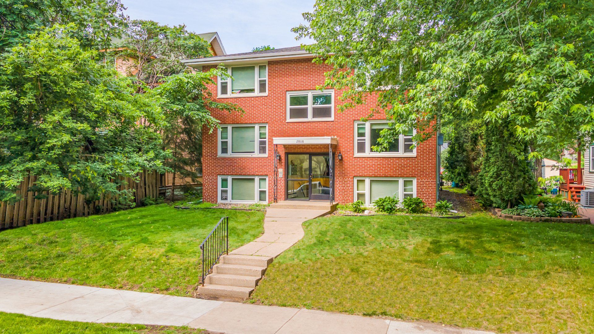 30th ave apartments exterior