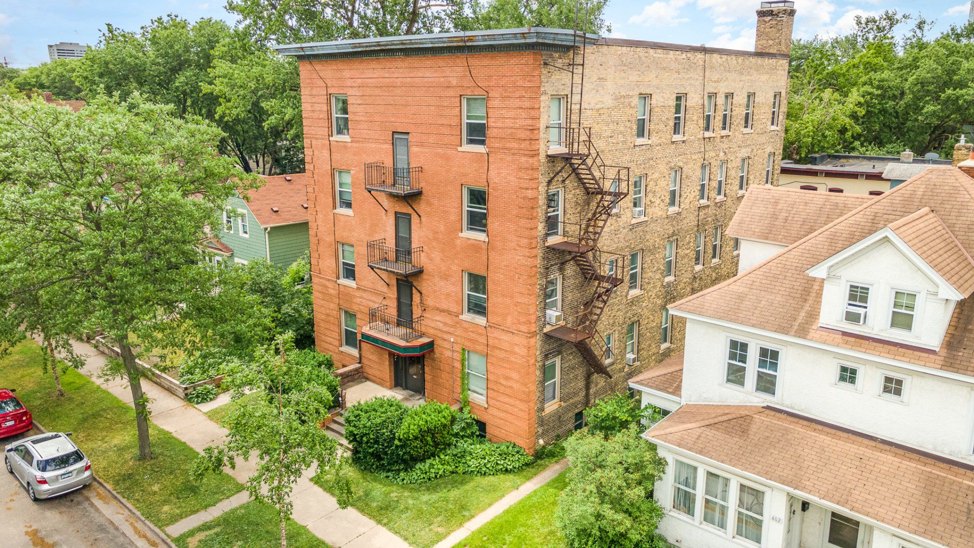 606 7th St SE exterior