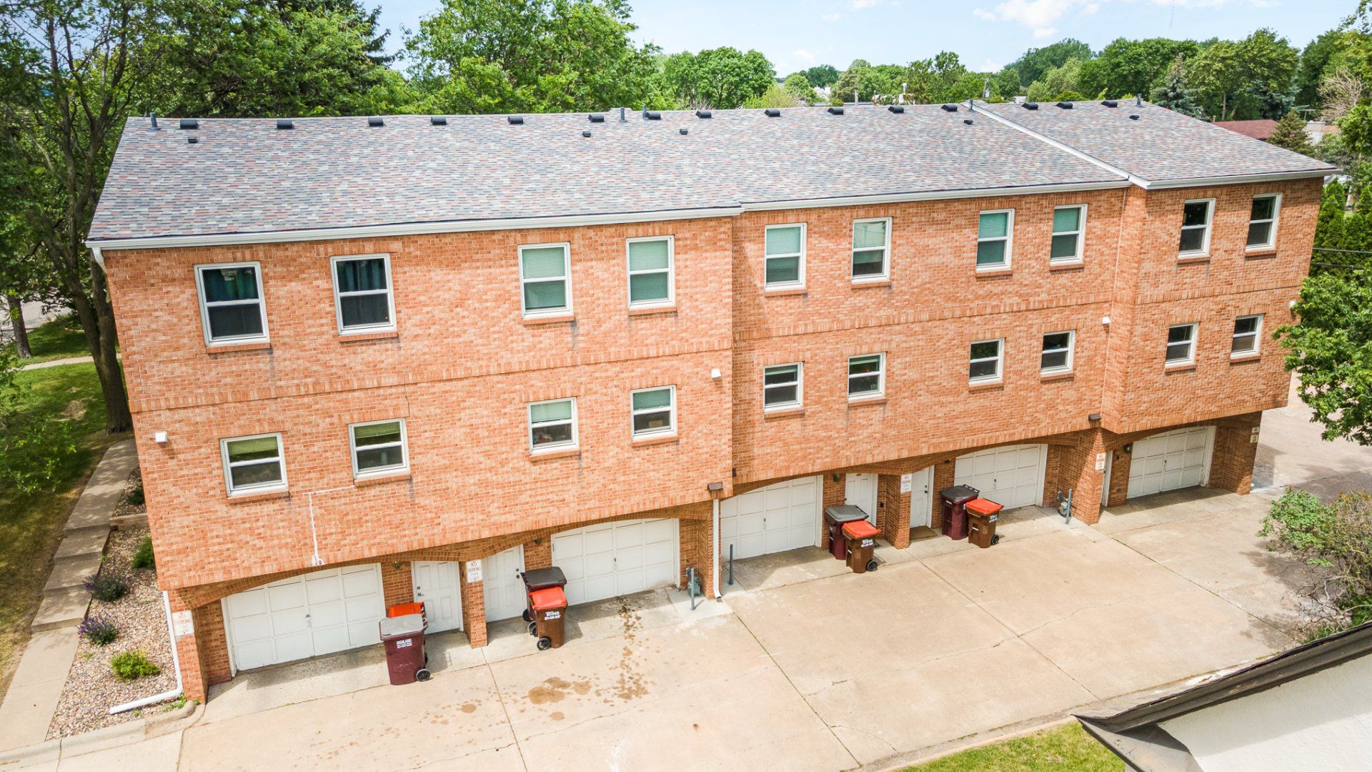 Larpenteur Flats exterior 2