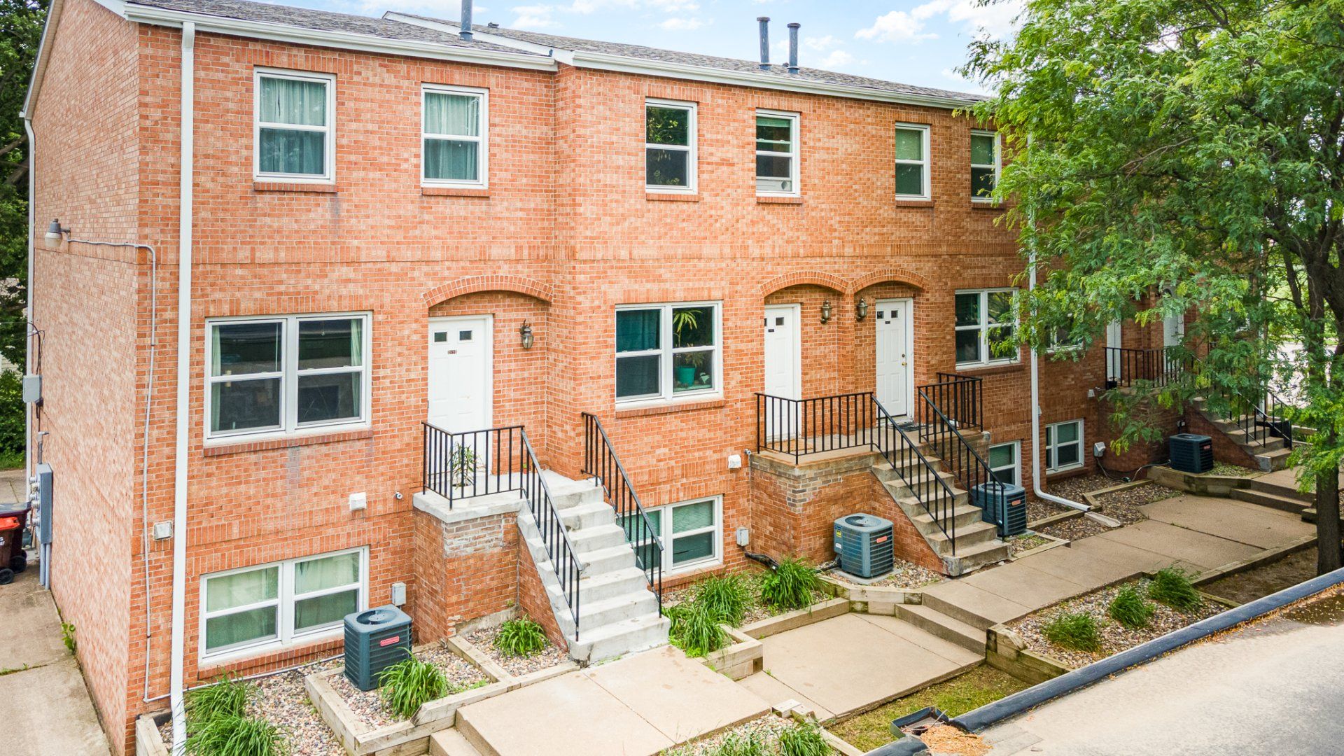 Larpenteur Flats exterior 1