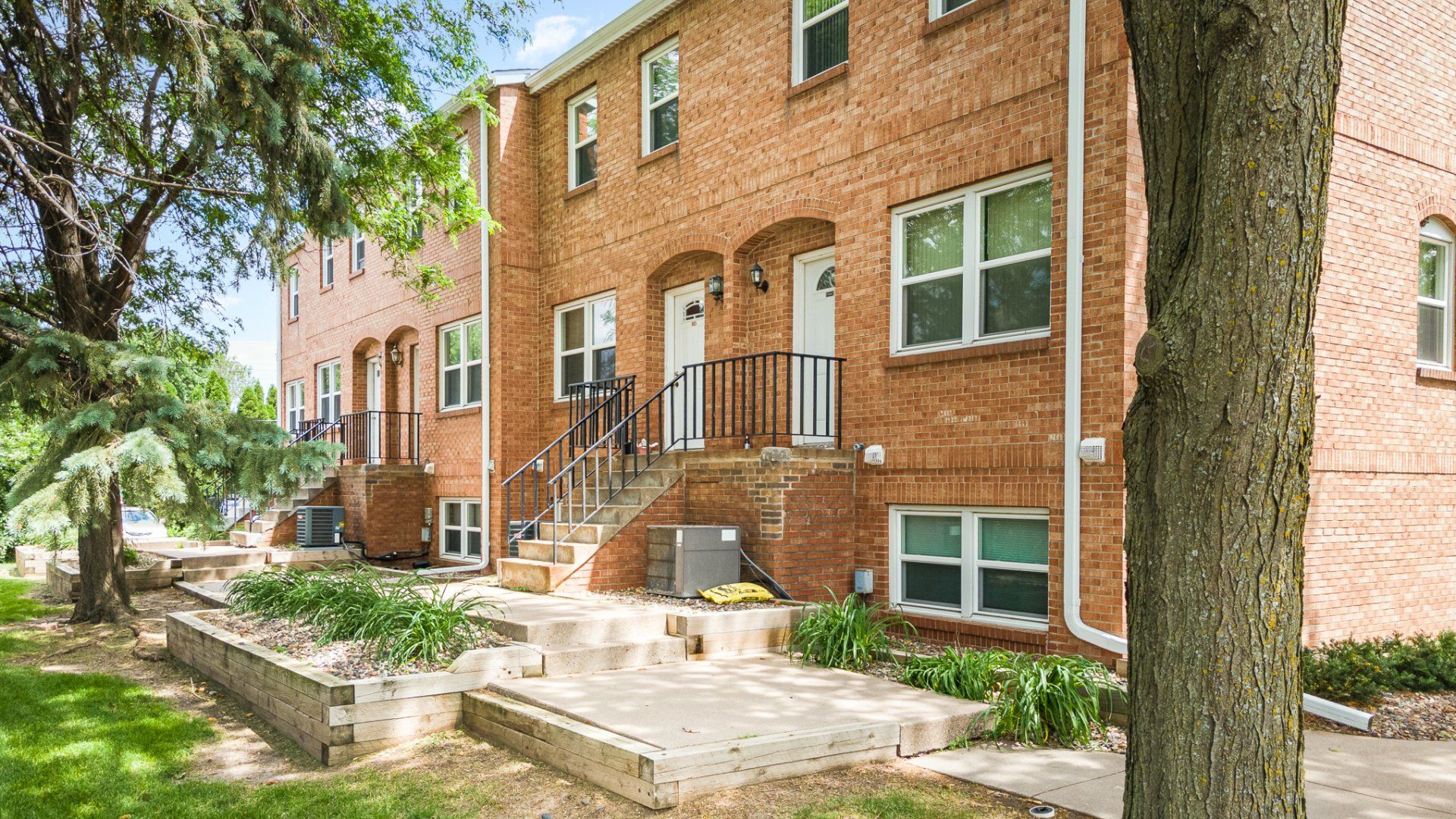 Larpenteur Flats exterior