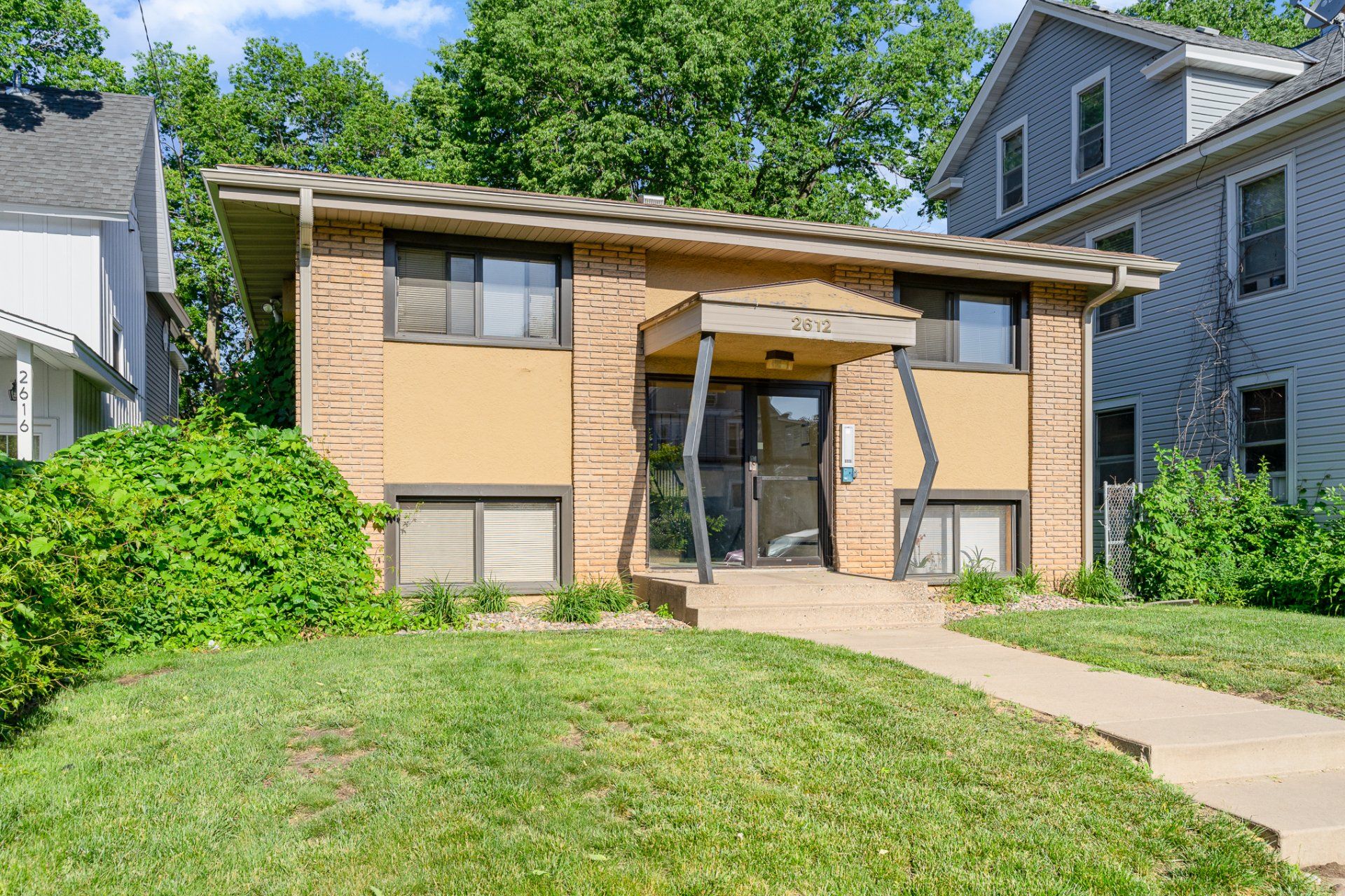 2612 Ave Apartments exterior