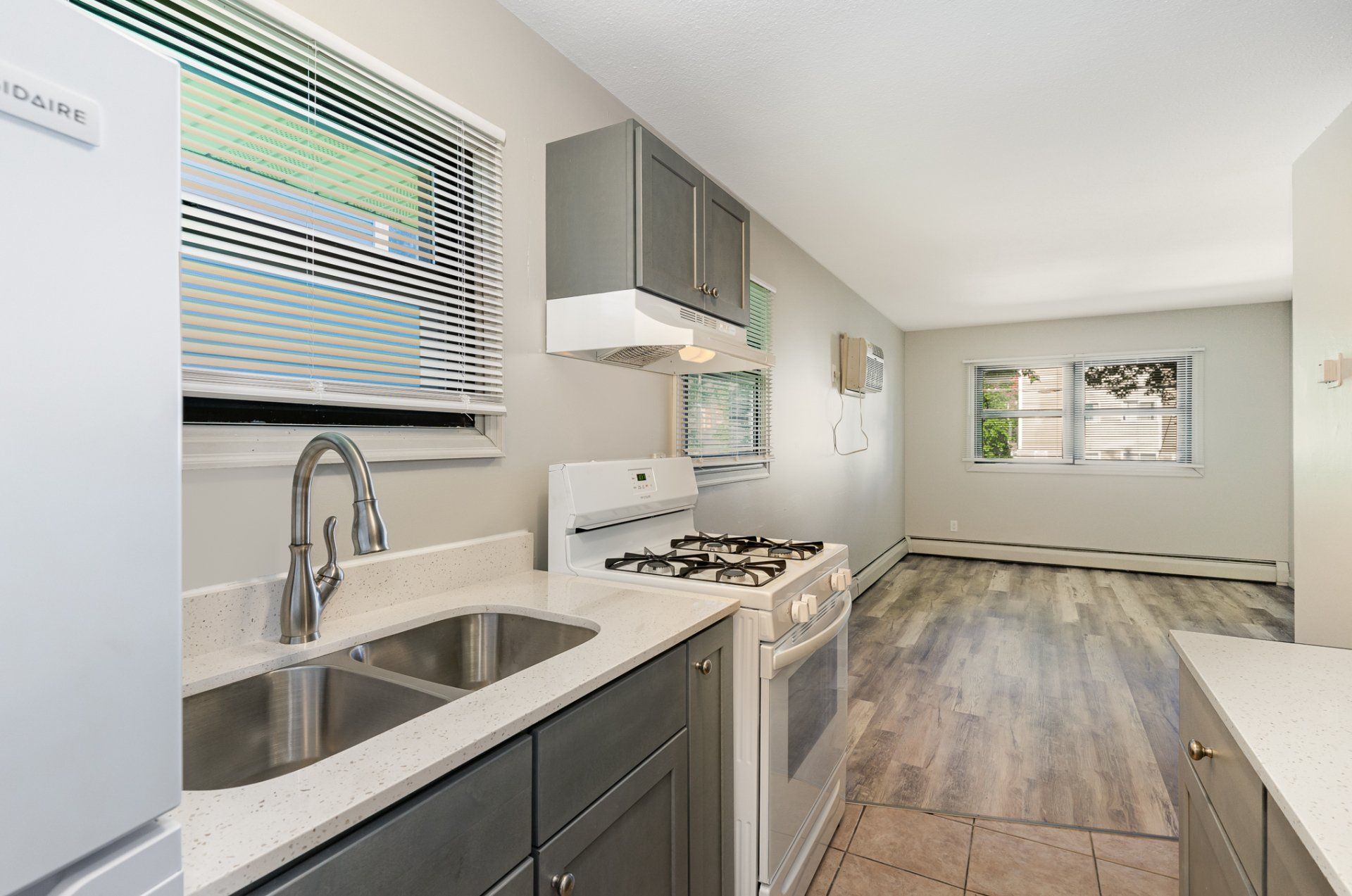 2612 Ave Apartments kitchen