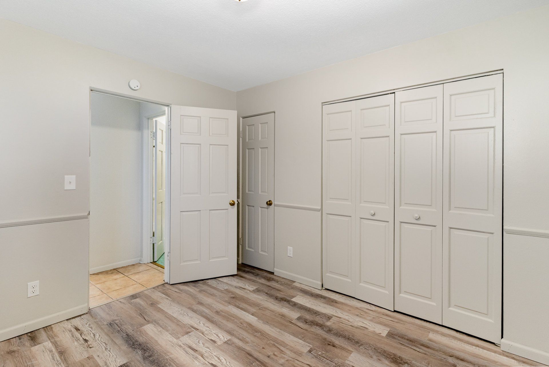 2612 Ave Apartments bedroom