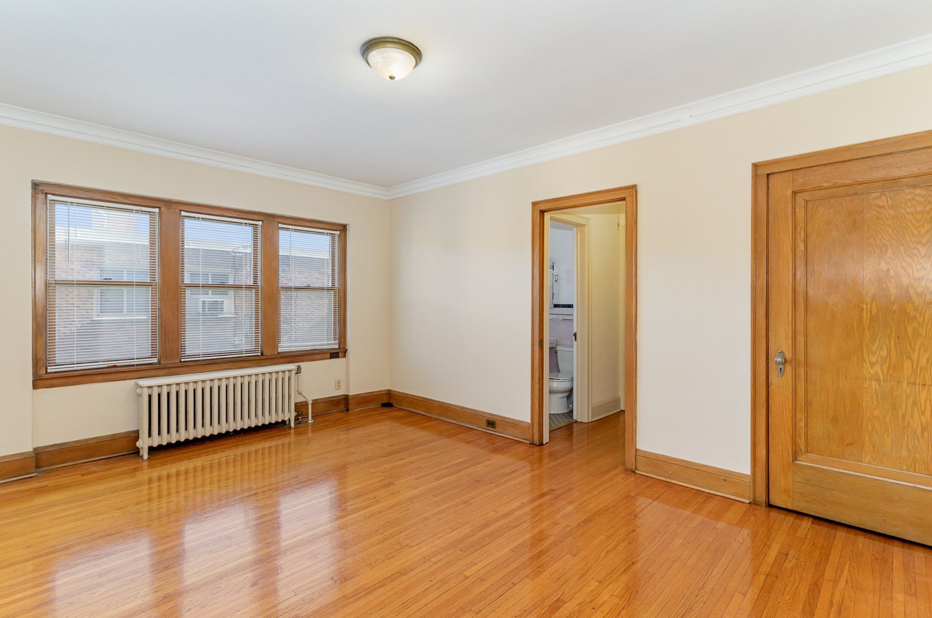 2719 Park Apartments living space