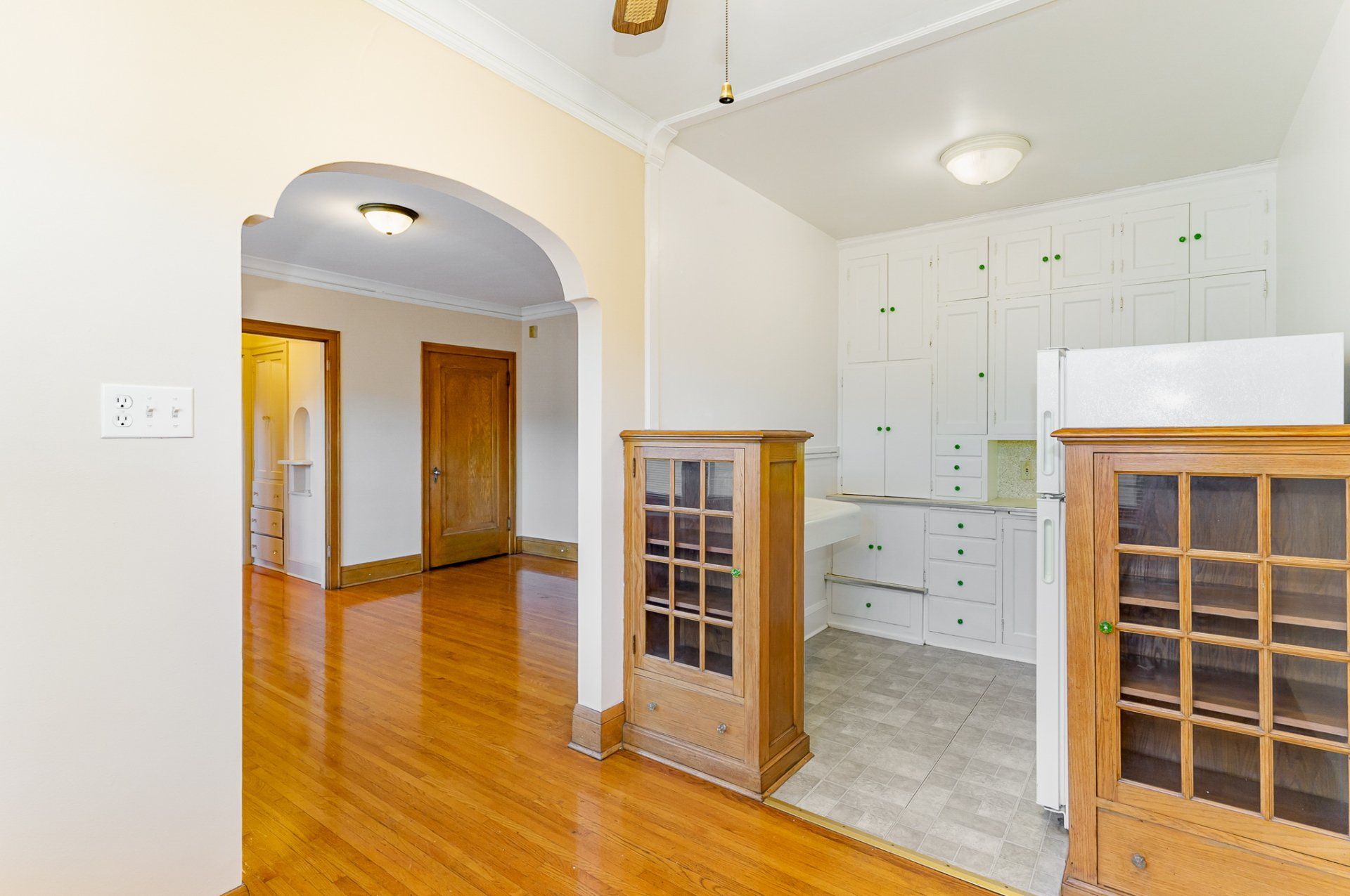 2719 Park Apartments living space