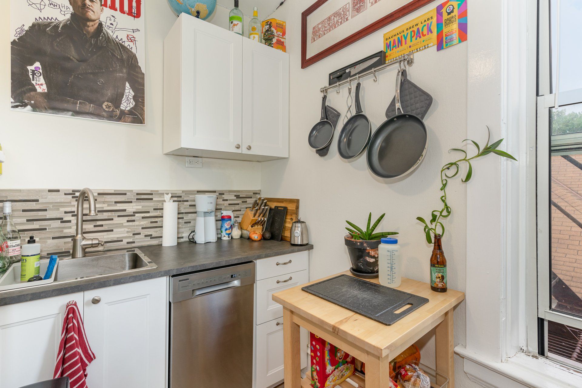 606 7th St SE kitchen