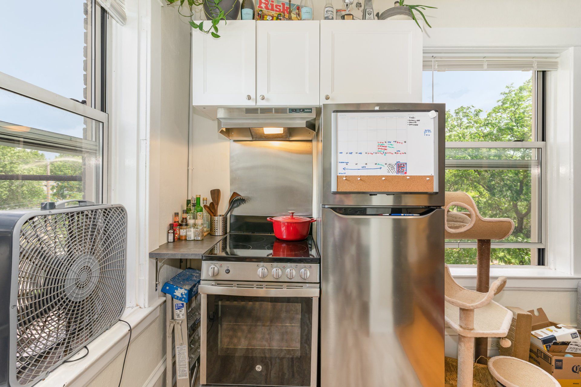 606 7th St SE kitchen