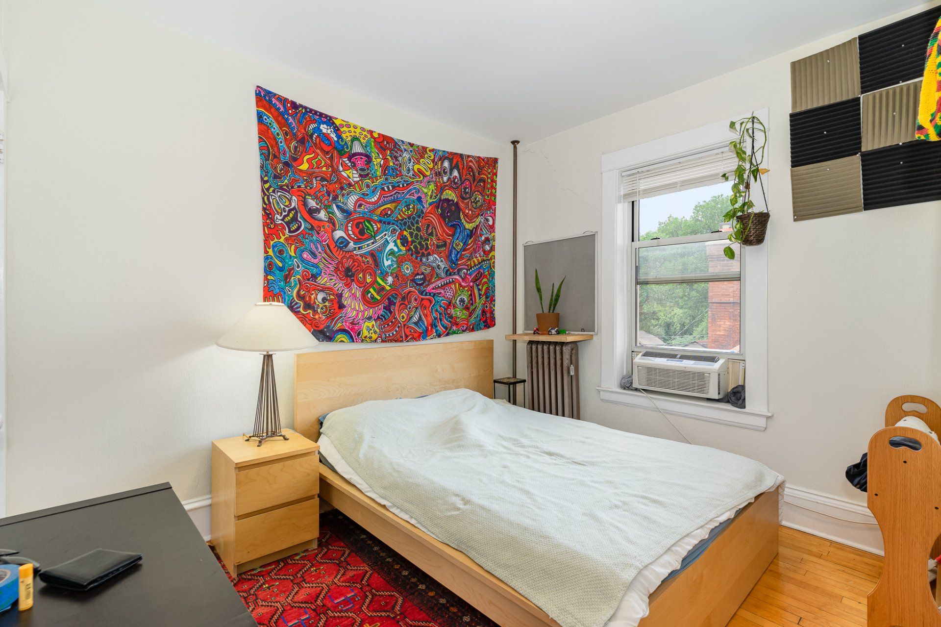 606 7th St SE bedroom