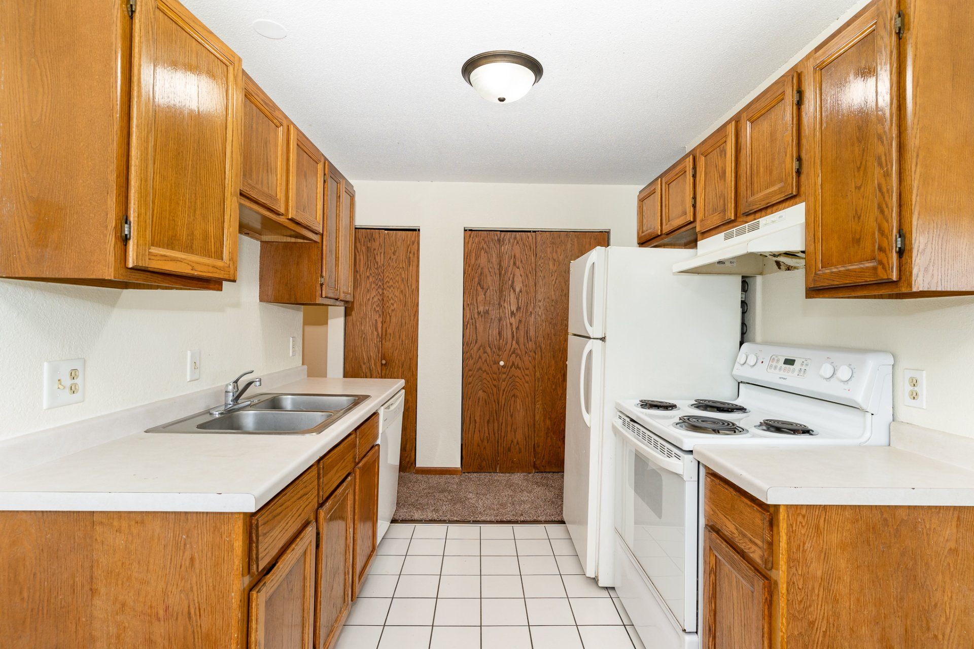 Westminster St Apartments kitchen