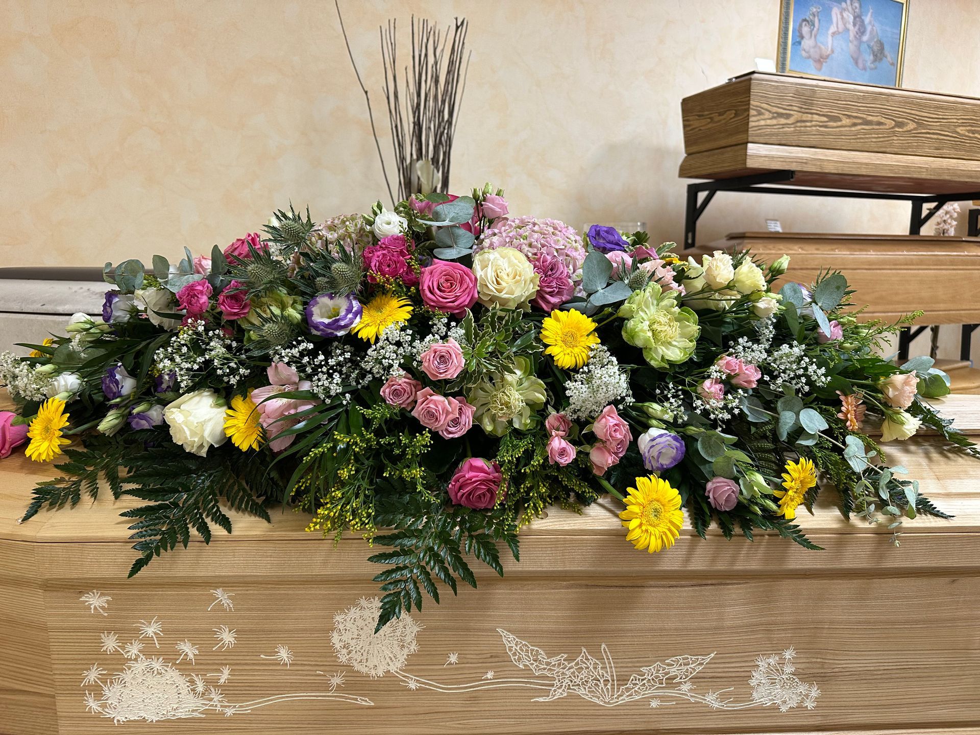 Corona di fiori su una bara